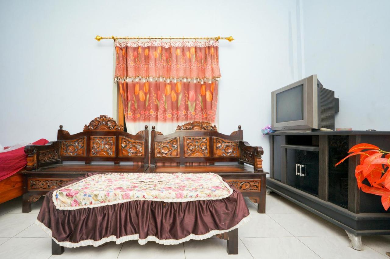 Spot On 2126 Bromo Indah Homestay Probolinggo Eksteriør billede
