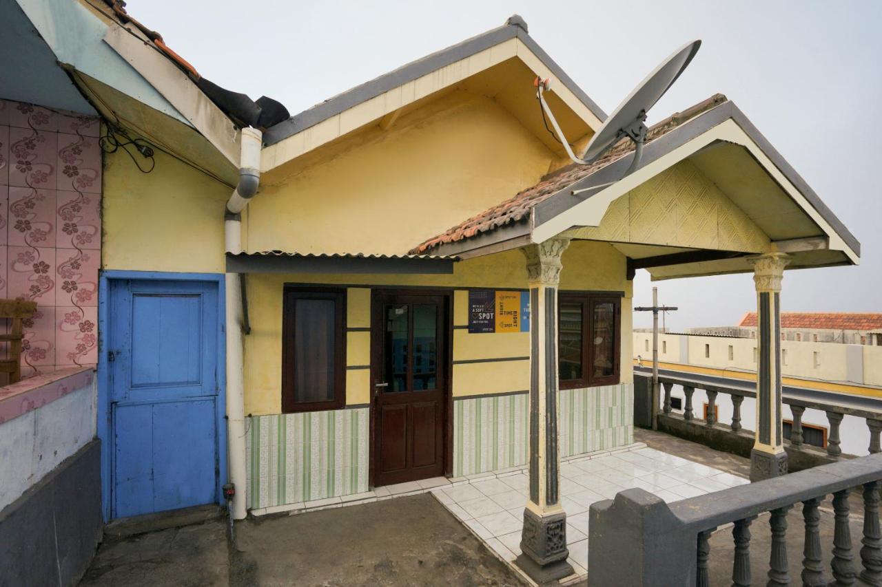 Spot On 2126 Bromo Indah Homestay Probolinggo Eksteriør billede