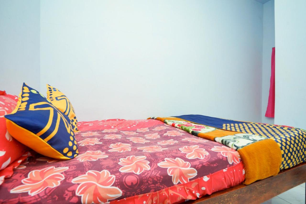 Spot On 2126 Bromo Indah Homestay Probolinggo Eksteriør billede